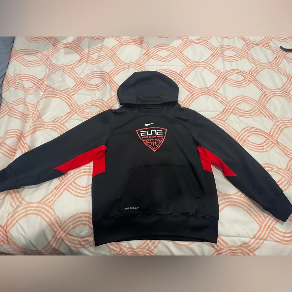 Elite by Nike Therma-Fit Boys Black and Red hoodie